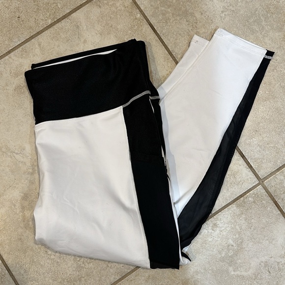 NWT! Fabletics Mika White High Rise Powerhold Mesh Insert Pocket Leggings 3X - Picture 10 of 11